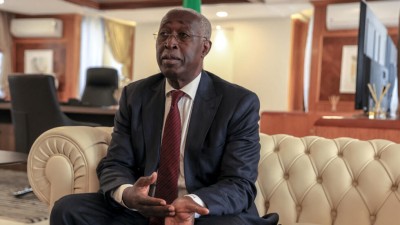 Gabon : Le premier ministre Raymond Ndong Sima évoque une transition de deux ans