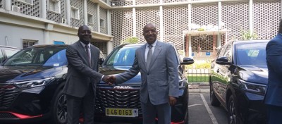 Côte d'Ivoire :   Sansan Kambilé dote 24 greffiers en chef de véhicules neufs et les met sèchement en garde contre toute utilisation irrationnelle