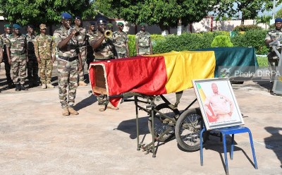 Mali : L'armée rend hommage à un lieutenant- colonel tué dans un crash à Gao