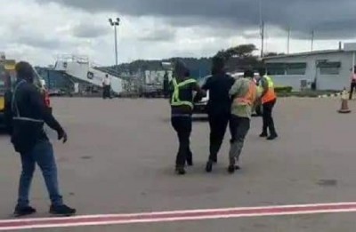 Ouganda : L'opposant Bobi Wine brièvement arrêté à l'aéroport