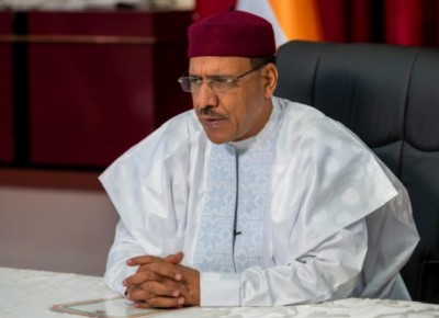 Niger : Mohamed Bazoum se trouve au palais présidentiel avec sa famille et se porte bien, selon son entourage