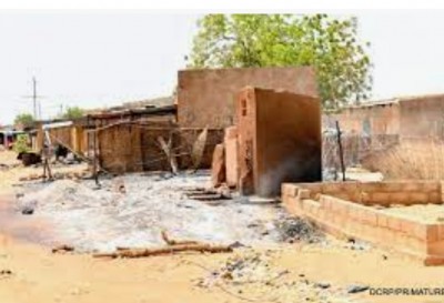 Burkina Faso : Plus de 70 personnes tuées par des hommes armés dans le centre nord