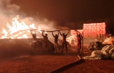 Burkina Faso : Incendie à la SOFITEX-Banfora, près de 3500 balles de cotons parties en fumée