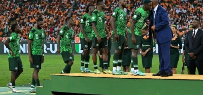 Nigeria :  Fleurs de Tinubu aux Super Eagles après la CAN 2023, attente du sort de l'entraineur
