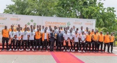 CAN 2023, les Champions d'Afrique remettent leur trophée au Président de la République et reçoivent en retour des recompenses d'un coût d'environ 3,5 milliards de FCFA