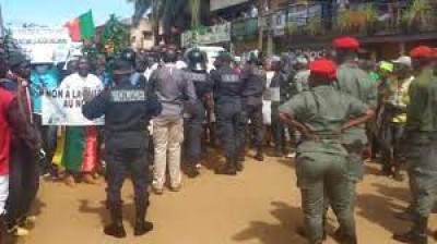 Cameroun : L'interdiction des coalitions de l'opposition à l'approche des élections de 2025 inquiète Hrw