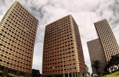 Côte d'Ivoire : Agent de sécurité, il dérobe la somme de 10 millions de son patron dans une administration et fait le boucan dans des bars d'Abidjan