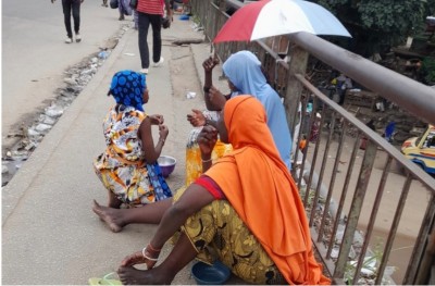 Côte d'Ivoire : District d'Abidjan, Bacongo en « guerre » contre les  « Wottros », commerçants ambulants et mendiants sur les grandes artères