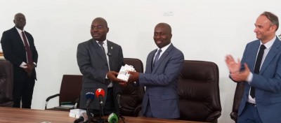 Côte d'Ivoire: Grand-Bassam, l'ONECI fait basculer la totalité des registres d'état civil de la mairie sur des supports numériques, l'opération bientôt étendue sur l'ensemble du pays