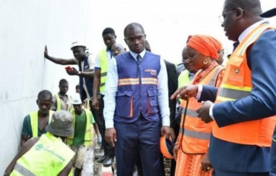 Côte d'Ivoire :  Amédé Kouakou en visite sur les lieux du tunnel d'Abobo constate l'obstruction du système d'évacuation des eaux par une grande quantité de déchets