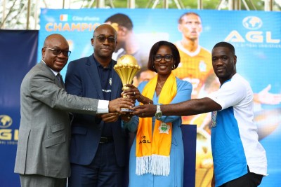 Côte d'Ivoire : Le trophée de la CAN 2023 présenté aux travailleurs d'AGL à Abidjan