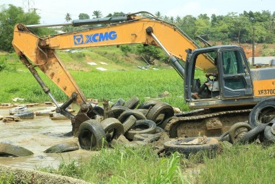 Côte d'Ivoire : Opérations d'assainissement du cours d'eau bordant le parc national du Banco