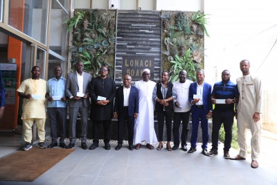 Côte d'Ivoire : La LONACI soulage sept clubs sportifs en leur remettant chacun un chèque de 3 millions de FCFA