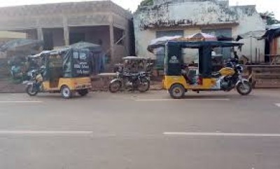 Côte d'Ivoire : Tragédie à Bocanda, un motocycliste arrache la vie à un élève de 6e se reposant sur un monticule de sable
