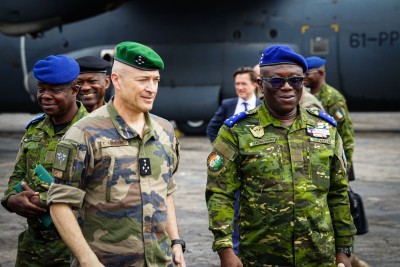 Côte d'Ivoire : Le chef d'Etat-major français Thierry Burkhard à Abidjan impressionné par la qualité de l'enseignement et de l'entraînement des FACI