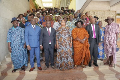 Côte d'Ivoire : Rencontre Bacongo- chefferies Akyiés d'Abidjan, promesses de véhicules avec dotation en carburant, couverture maladie et téléphones portables