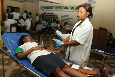 Côte d'Ivoire : Université Internationale, enseignants, étudiants, agents de l'ANP et eaux et forêts donnent leur sang pour sauver des vies
