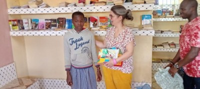 Côte d'Ivoire : Ferké, enseignants et élèves encouragés à faire fonctionner la bibliothèque de Koumbala pour l'éducation des jeunes filles