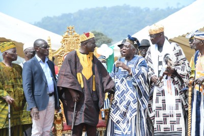 Côte d'Ivoire : Intronisation à Santa, Amédé recadre les « néo-politiciens » sur l'IDH