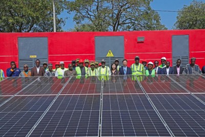 Côte d'Ivoire : Korhogo, Sangafowa-Coulibaly met sous tension le village de Zienkoloplé équipé de 40 panneaux photovoltaïques, et d'un dispositif de stockage d'une capacité de 97 kWh