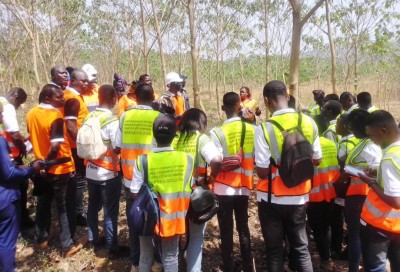 Côte d'Ivoire : Après la théorie en amphi, des étudiants de l'UJLOG en immersion sur des sites miniers de Kassa Gold à Bouaflé