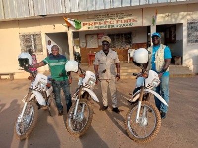 Côte d'Ivoire : Tchologo, l'UNICEF offre des motos à la direction régionale de la jeunesse pour lutter contre la vulnérabilité des jeunes aux frontières nord