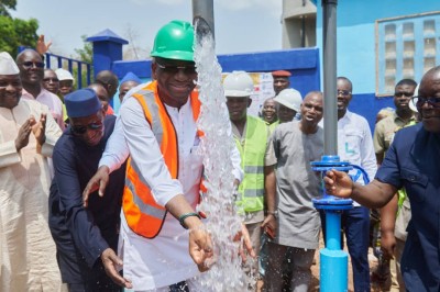 Côte d'Ivoire : Marabadiassa, Sidi Touré inaugure un château d'eau avec un abonnement social de 10 000 fcfa