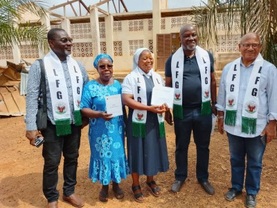 Côte d'Ivoire : Gagnoa, une association de cadres apporte son soutien à une école décoiffée par une tornade