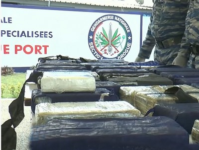 Côte d'Ivoire : Trafic de Cocaïne en 2021, l'ancien patron de la cellule antidrogue du Port d'Abidjan, deux officiers et leur « indic » condamnés à 5 ans de prison
