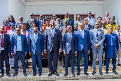 Côte d'Ivoire : Ministère du commerce et de l'industrie, Souleymane Diarrassouba célèbre 25 agents admis à faire valoir leur droit à la retraite