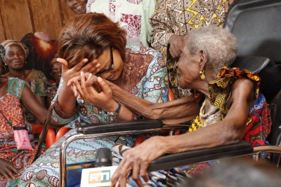 Côte d'Ivoire : Assistance aux personnes agées et vulnérables, le gouvernement offre des conditions de vie plus confortables et dignes à une centenaire à Yakassé-Attobrou,