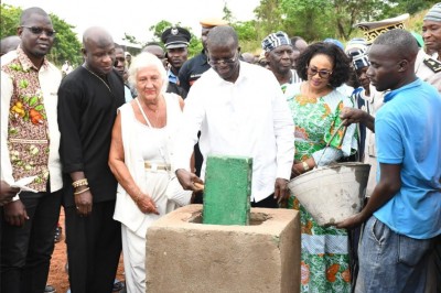 Côte d'Ivoire : Hambol, pose de la première pierre d'une usine de transformation de la noix de cajou pour le développement économique de Katiola