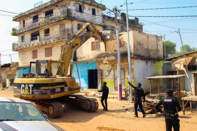 Côte d'Ivoire : Le MCLU intensifie sa lutte contre les bâtiments dangereux avec la démolition de six immeubles à risque à Attécoubé et Songon