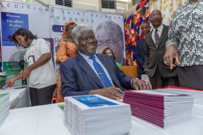 Côte d'Ivoire : SILA 2025, Mambé à la jeunesse ivoirienne : « Si vous ne développez pas l'habitude de lire, vous risquez un jour de stagner »