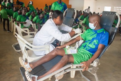 Côte d'Ivoire : Don de sang à Bimbresso, mobilisation des stagiaires volontaires du service civique