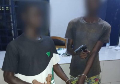 Côte d'Ivoire : Deux individus interceptés de nuit à Sinfra avec un arsenal inquiétant