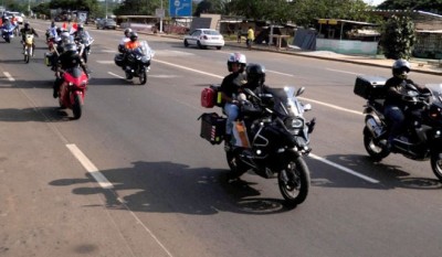 Côte d'Ivoire : Acrobaties et conduites dangereuses dans le cortège du rappeur français La Fouine lors de son passage à Abidjan, des motards convoqués