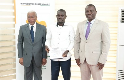 Côte d'Ivoire : Présidentielle 2025, Adoh Brou René, troisième candidat à déposer un dossier... « incomplet »