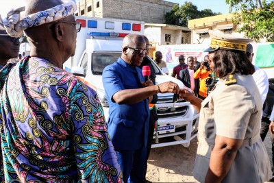 Côte d'Ivoire : Gbêkê, le Conseil Régional offre cinq ambulances à des centres de santé qui souhaitent le « bitumage d'un axe pour leur bonne santé »