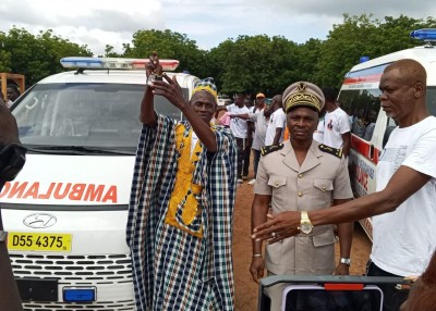Côte d'Ivoire : Le conseil régional du Tchologo offre des ambulances à plusieurs villages