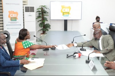 Côte d'Ivoire : Présidentielle, Simone Gbagbo : « Lorsqu'on s'engage dans une élection, c'est de déposer les pièces exigées par la loi »