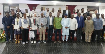 Côte d'Ivoire : Ecole d'Architecture d'Abidjan, 16 nouveaux diplômés intégrent la grande famille des architectes, ce que le PCA Amon Joseph leur a dit