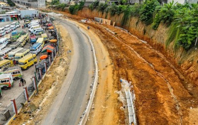 Côte d'Ivoire : Aménagement des infrastructures à Abidjan, les travaux de bitumage du tronçon Pharmacie Agban – Carrefour Policier avancent à grands pas, selon Bacongo