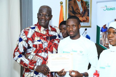 Côte d'Ivoire : Clôture du programme de stage d'immersion à Adjamé, 1 715 jeunes reçoivent leur certificat de fin de stage