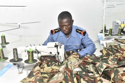 Cameroun : Le pays lance sa première usine de confection d'uniformes militaires et vise l'export régional
