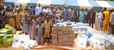 Côte d'Ivoire : Bodokro, le Maire Atse Akissi Alice remet des ouvrages scolaires à plusieurs établissements