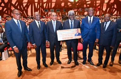 Côte d'Ivoire : Présidentielle 2025, le secteur privé ivoirien offre 120 millions FCFA à Ouattara et appelle à sa continuité