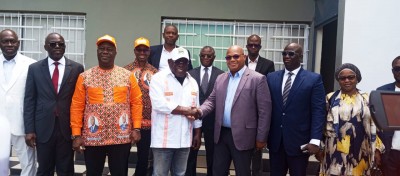 Côte d'Ivoire: Présidentielle 2025, « Agir Ensemble » soutient le RHDP avec un don de 60 millions FCFA pour la direction de campagne d'Abidjan Nord et Sud