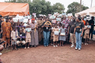 Côte d'Ivoire : Dabou, 300 kits scolaires distribués aux élèves du village de Kaka