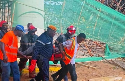 Côte d'Ivoire : Grand-Bassam, ce qui aurait provoqué l'effondrement d'un échafaudage de l'église Catholique dont le bilan a  fait état de 14 blessés